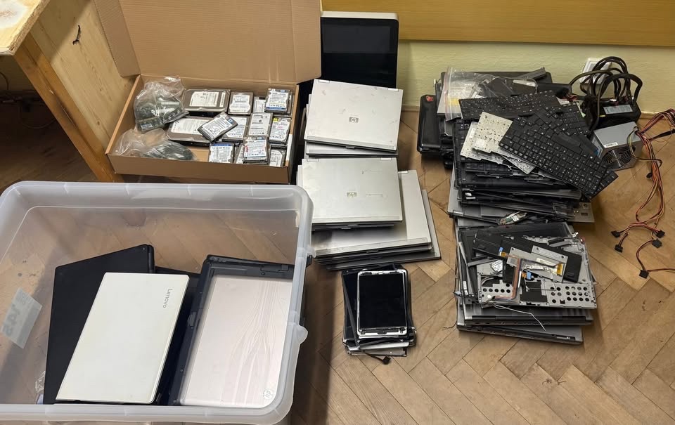 Notebooky na kompletaci, opravu a díly