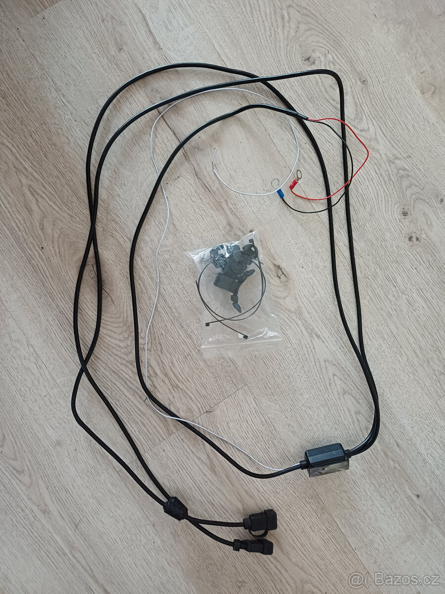 USB zásuvka na moto