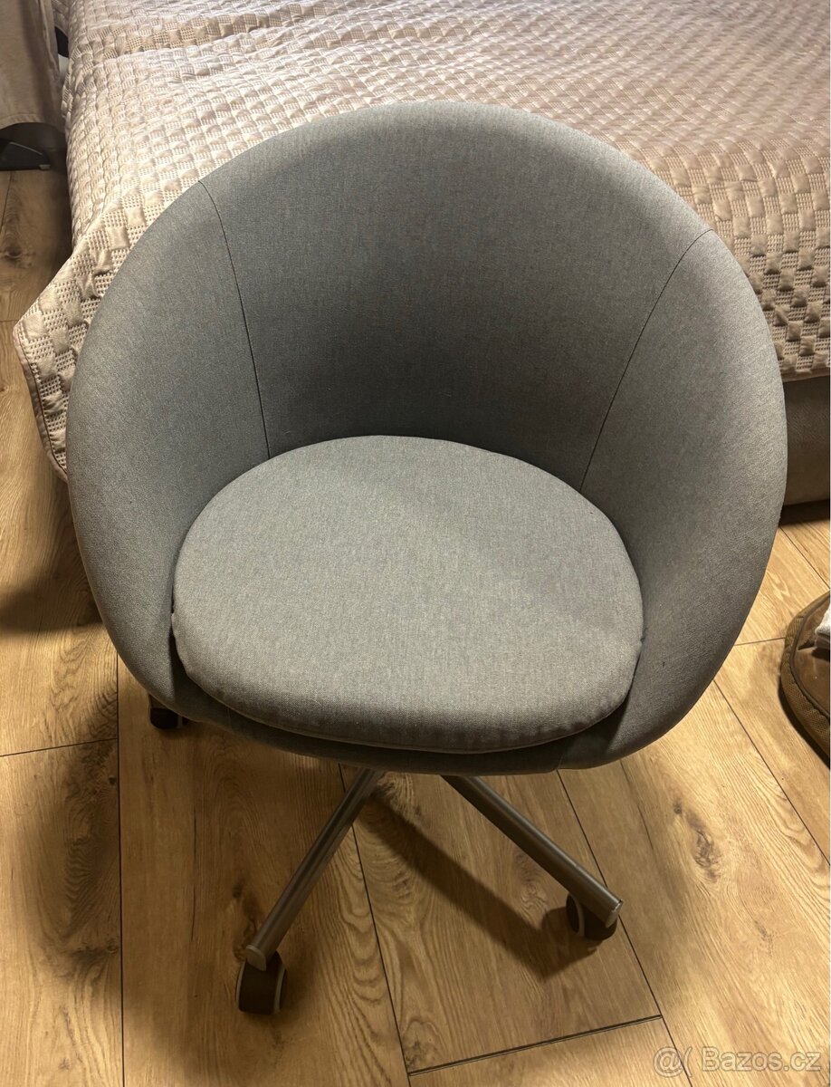 Otočné křeslo