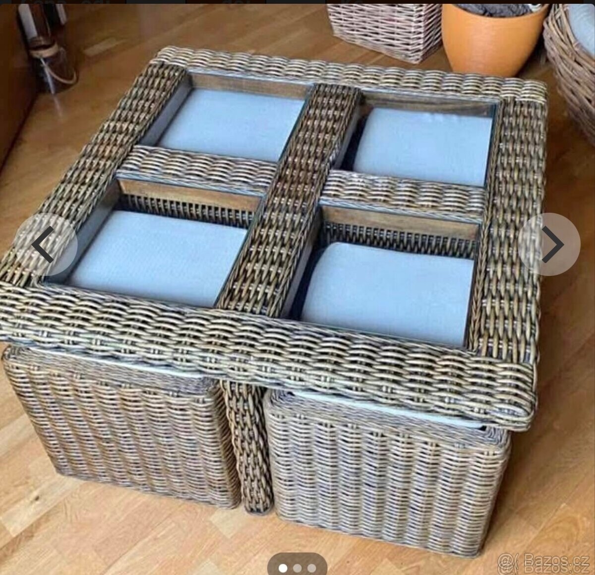 Ratanový stolek s taburety