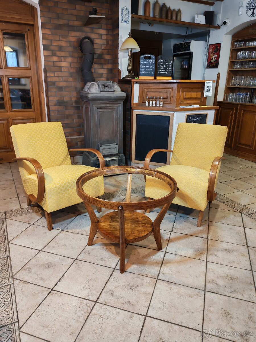 Párová křesla Halabala C a stolek Koželka Kropáček