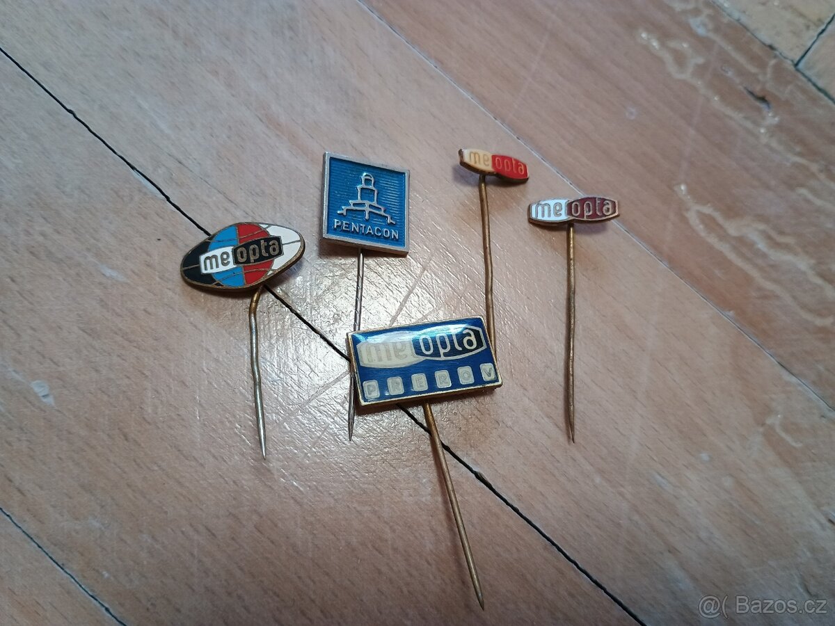 Odznáčky Meopta a Pentacon