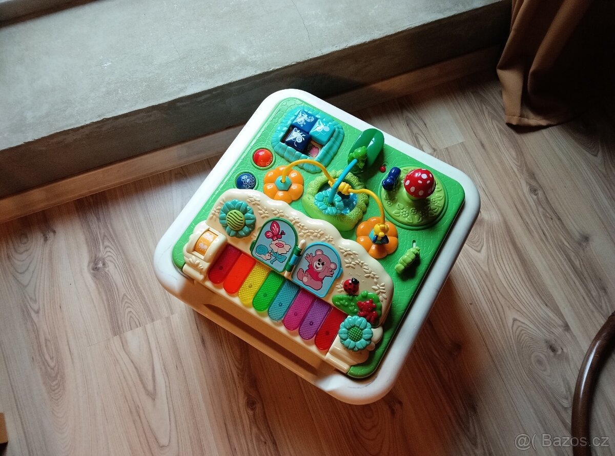 Interaktivní hrací stolek Chicco