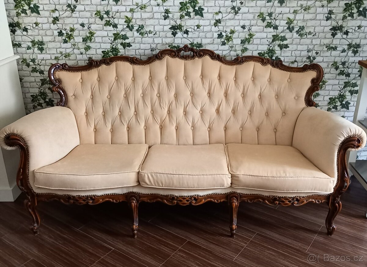 Renovovaná vintage sofa