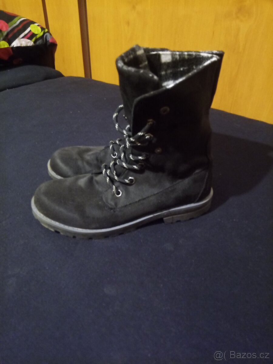 Prodám kotníčkové boty černé barvy vel.37