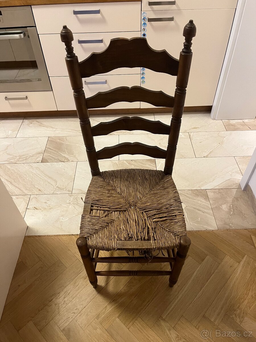 Židle z masivního dřeva