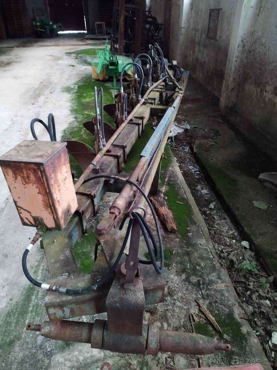 Prodám šestiradličný pluh PHX 6