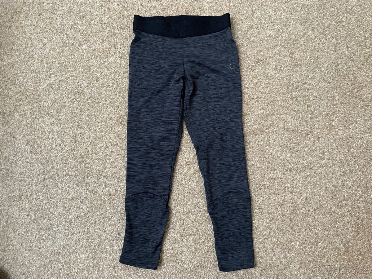 Dívčí sportovní legíny 116, délka 63 cm, v pase 26 cm.