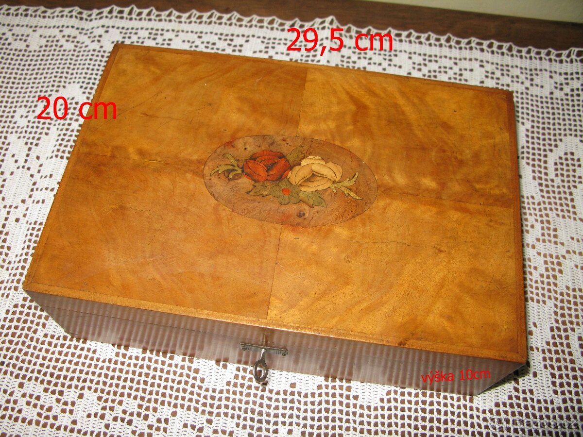 starožitná šperkovnice s intarzií - růže