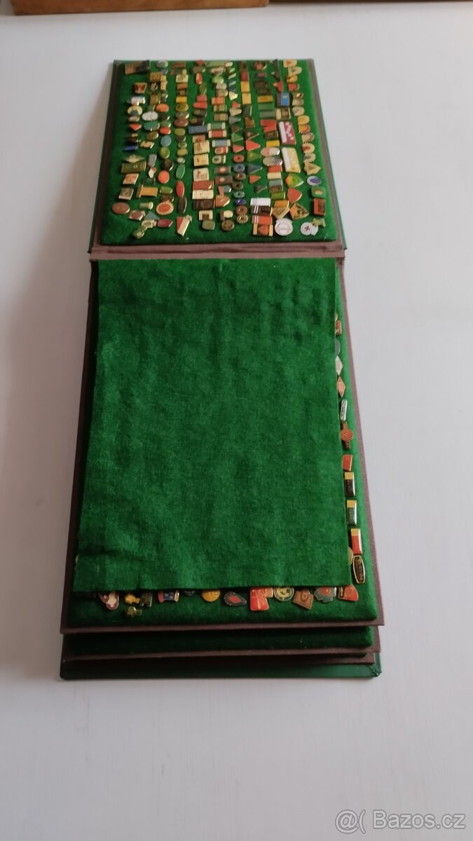 Prodám sbírku odznaků