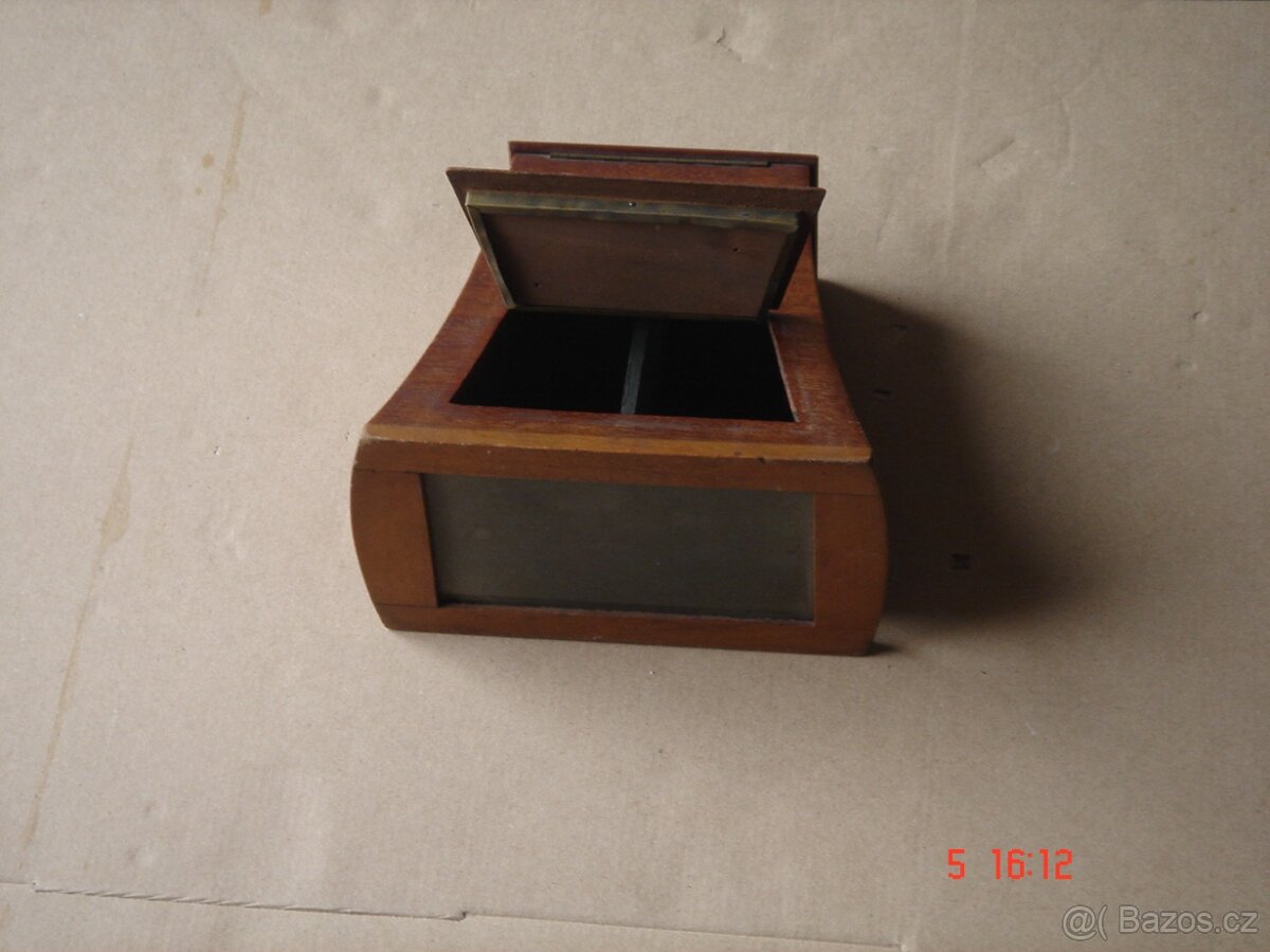 Starožitný dřevěný stereoskop