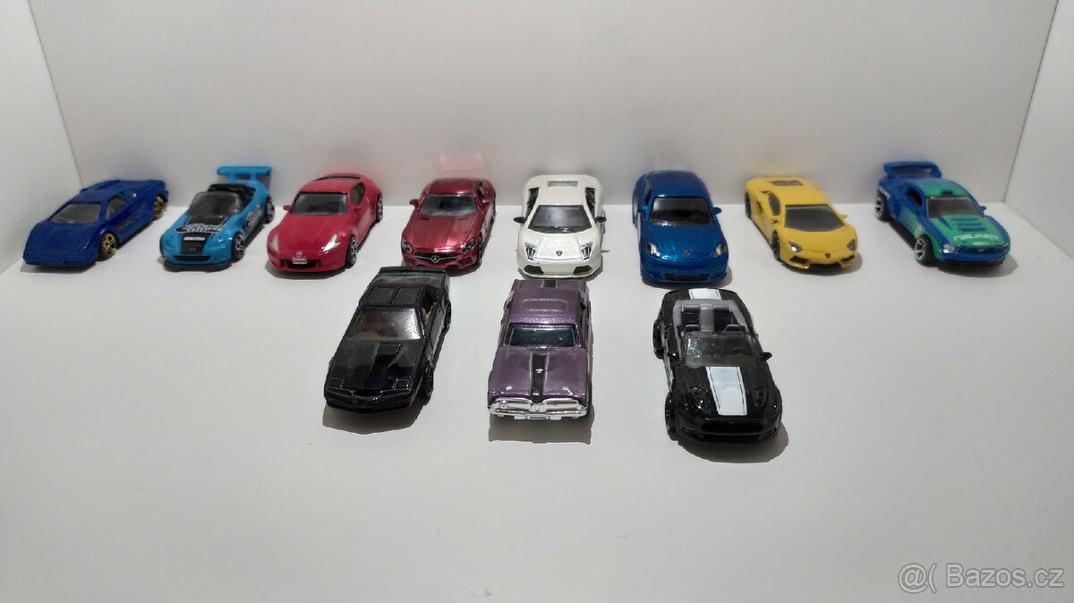 Výběr ze sbírky autíček (11 ks)