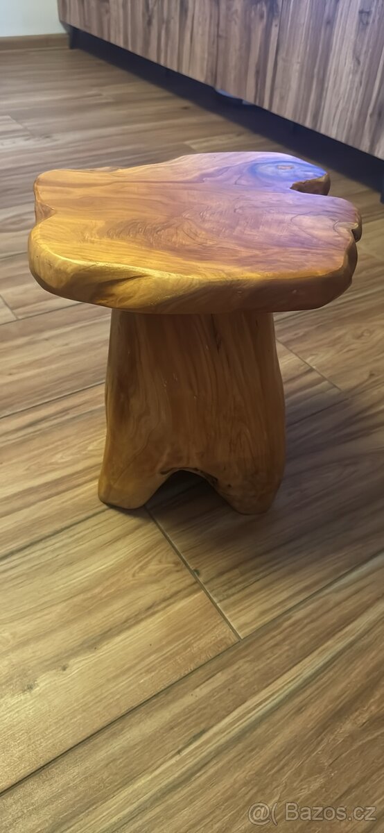 Stoličky z masivu