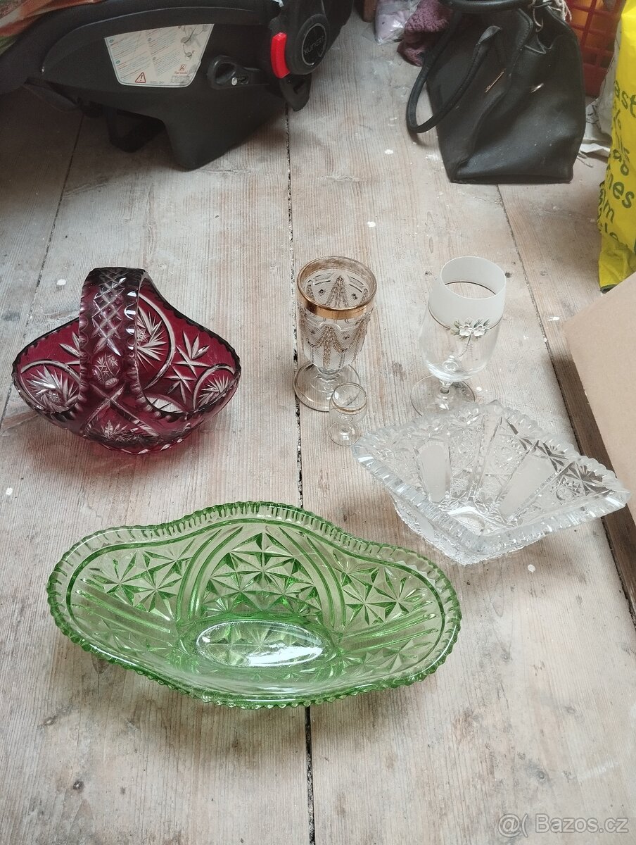 Staré sklo skleničky sada