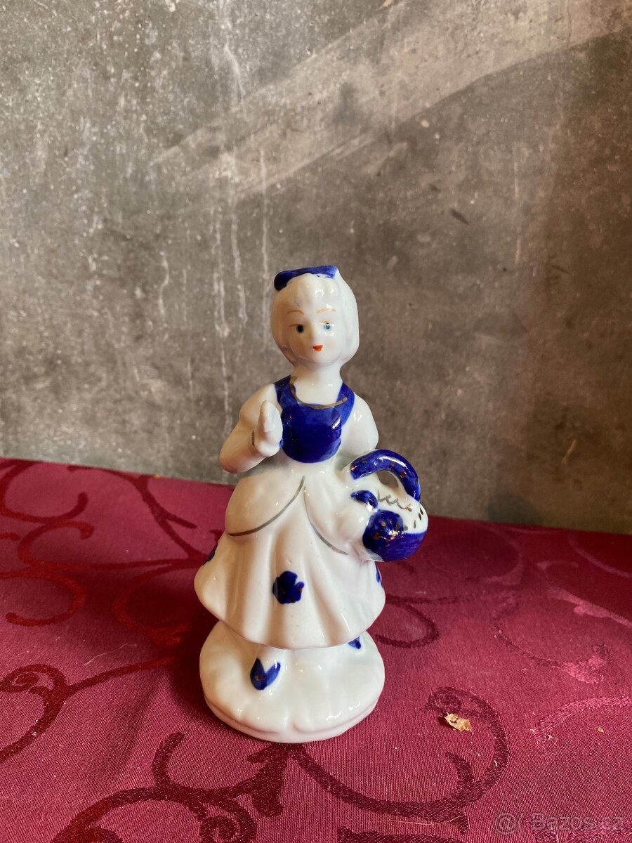 Porcelánová soška dívky