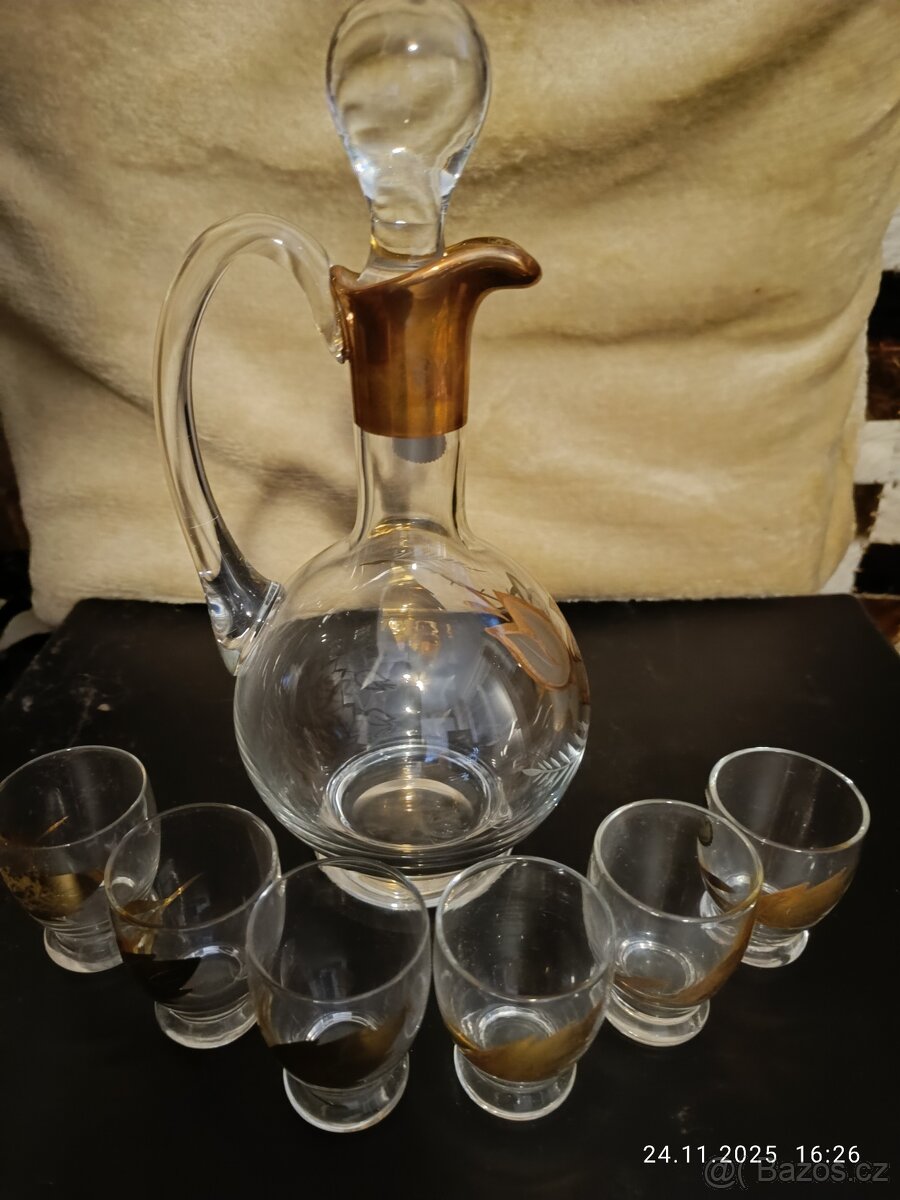 Prodám SKLENĚNOU KARAFU na ALKOHOL a 6 SKLENIČEK