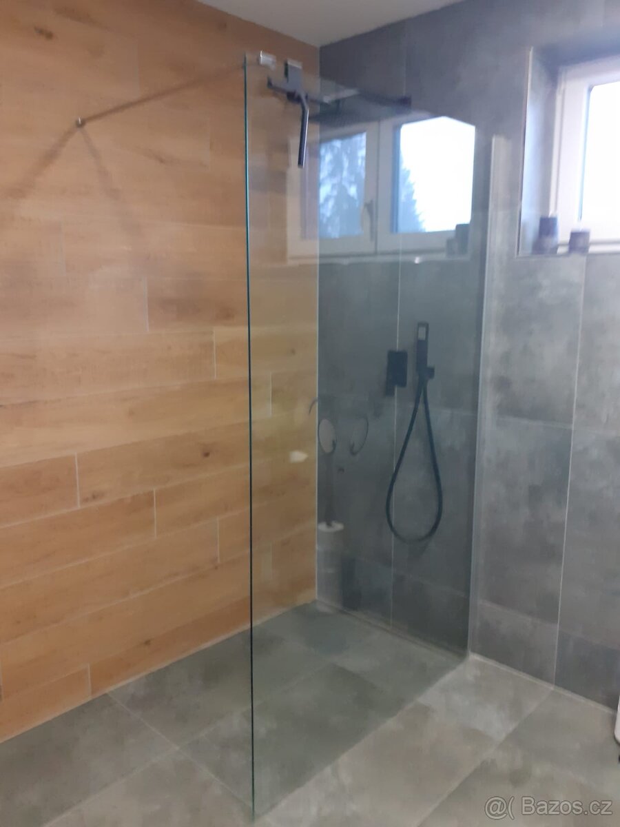 Koupelnová zástěna