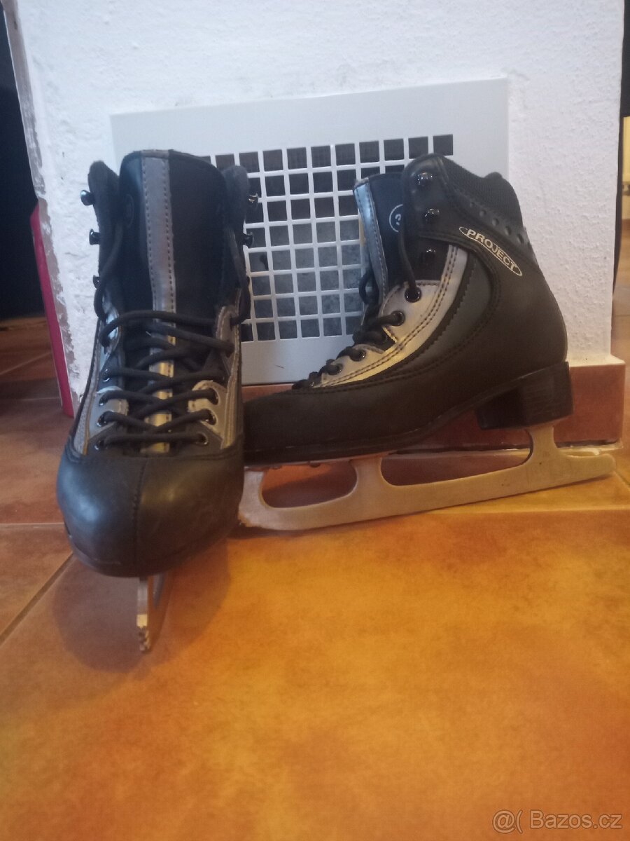 Brusle dívčí vel. 33