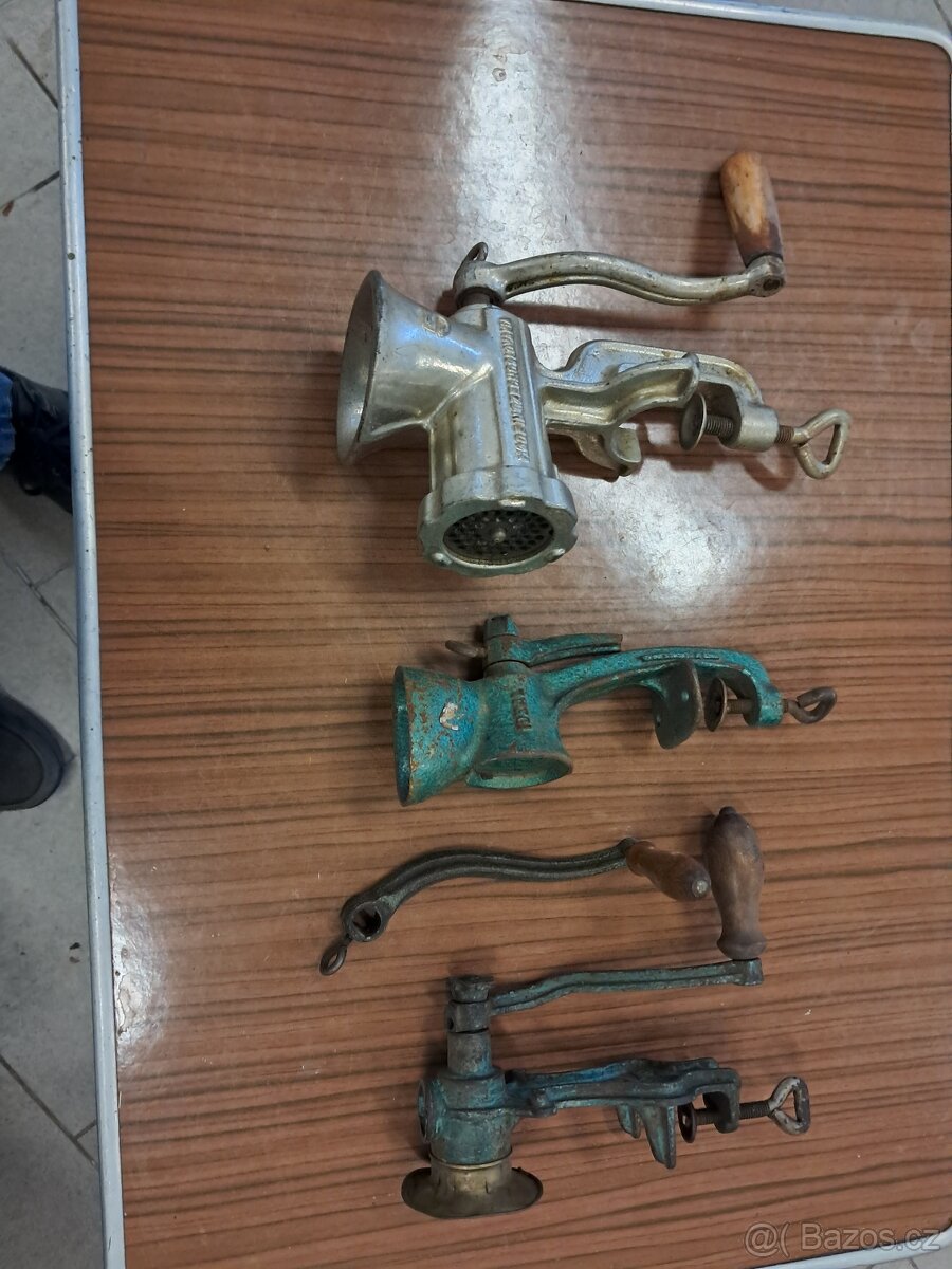 mlýnek na maso a mák