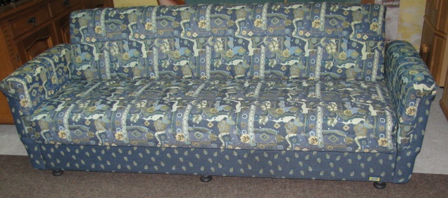 Rozkládací pohovka s úložným prostorem