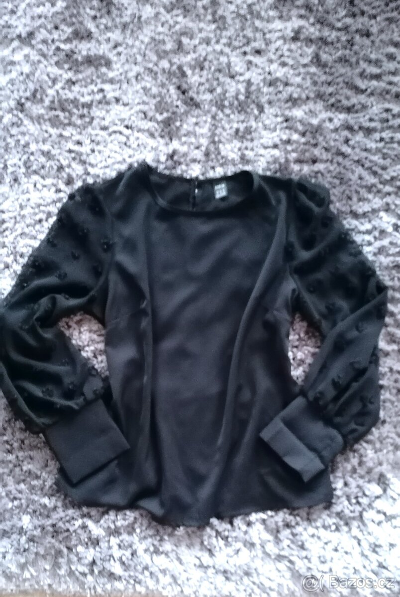 černá halenka s průsvitnými rukávy, vel. S/M