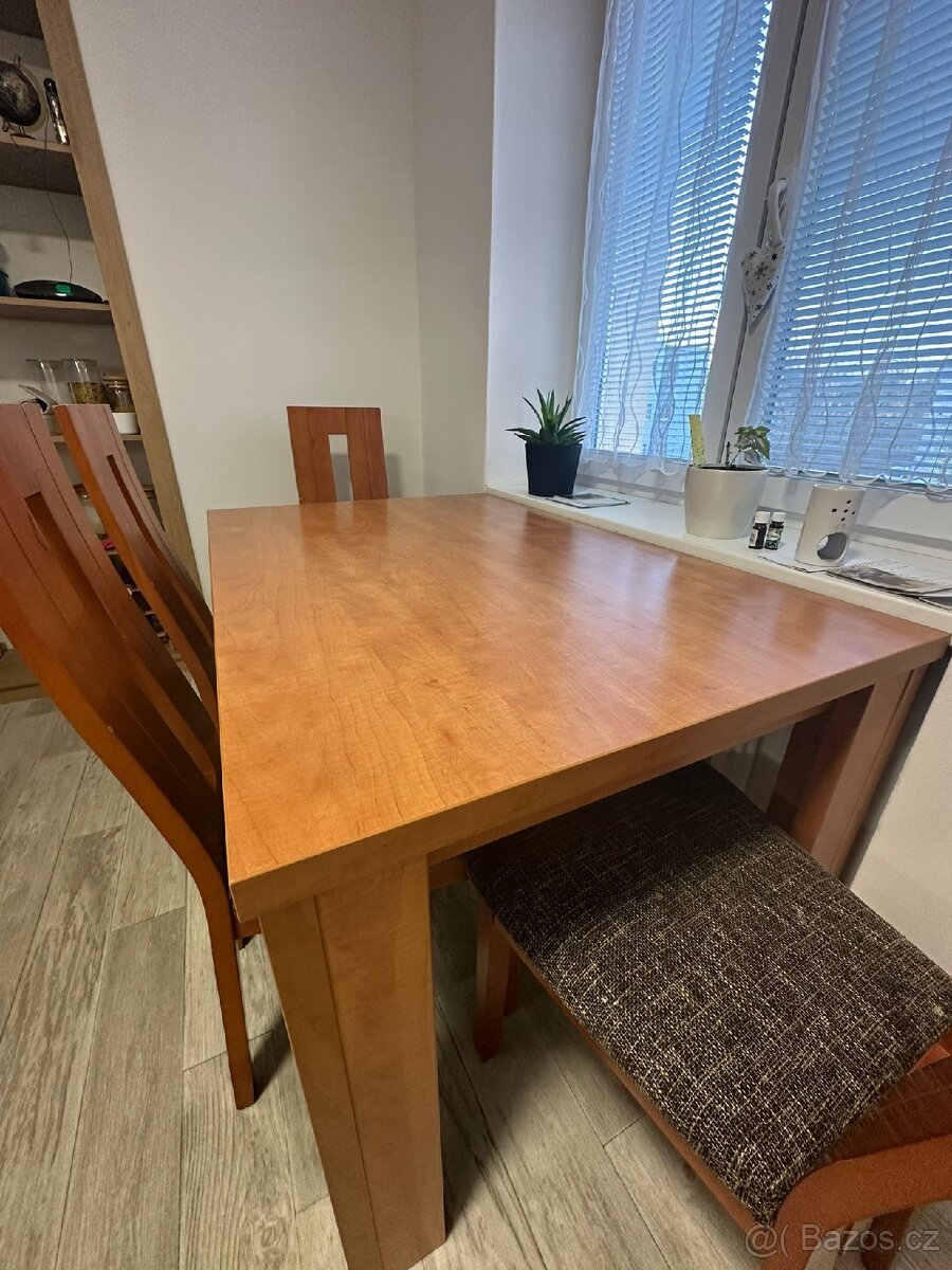 Jidelni stul Olse s zidlemi