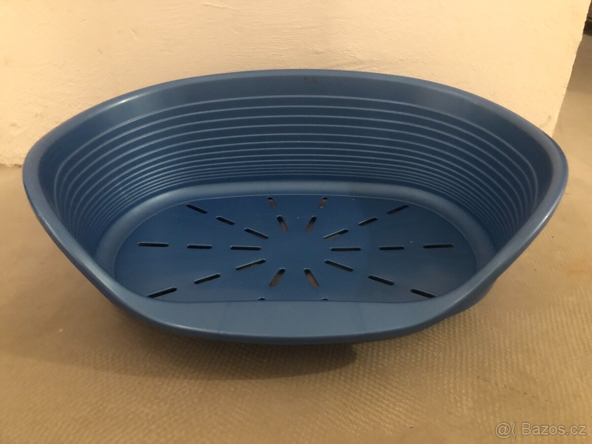 Plastový pelech pro psa