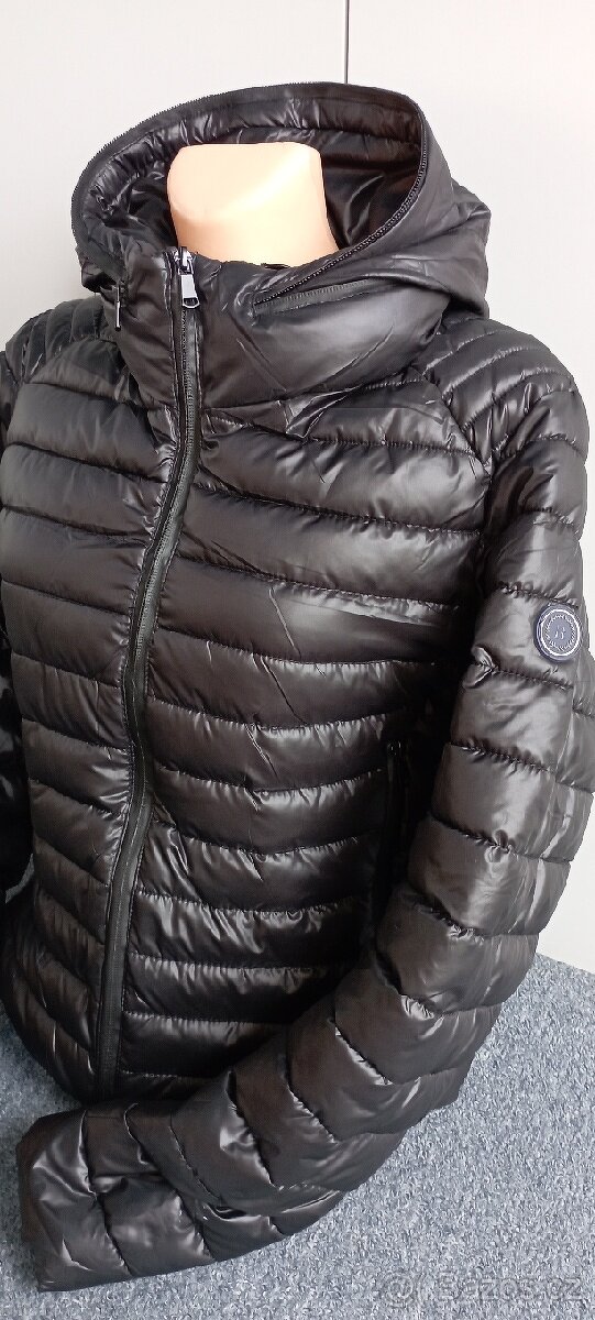 Černá bunda vel."XXL"