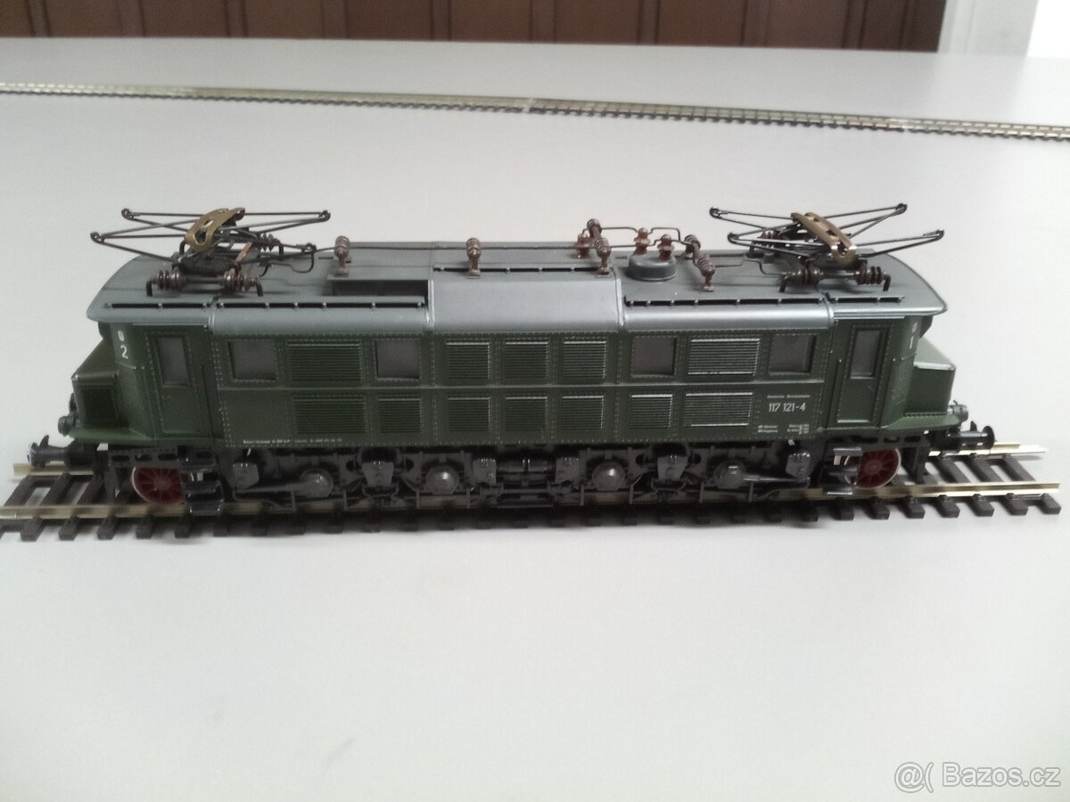 Lokomotiva RIVAROSSI HO