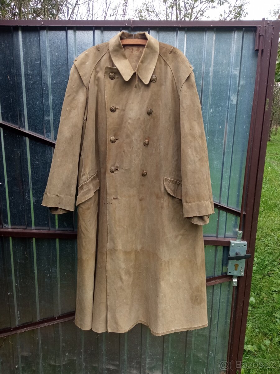 Československý důstojnický pršiplášť