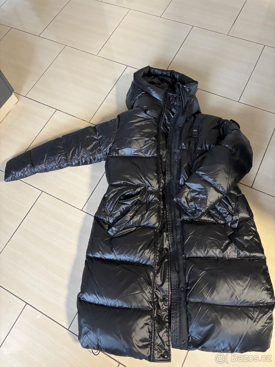 Blauer péřový kabát