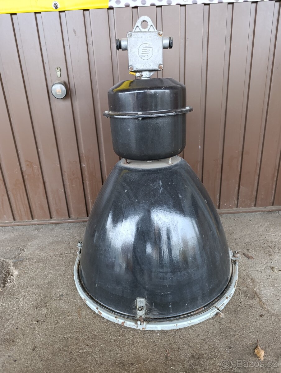 Industriální svítidlo velké