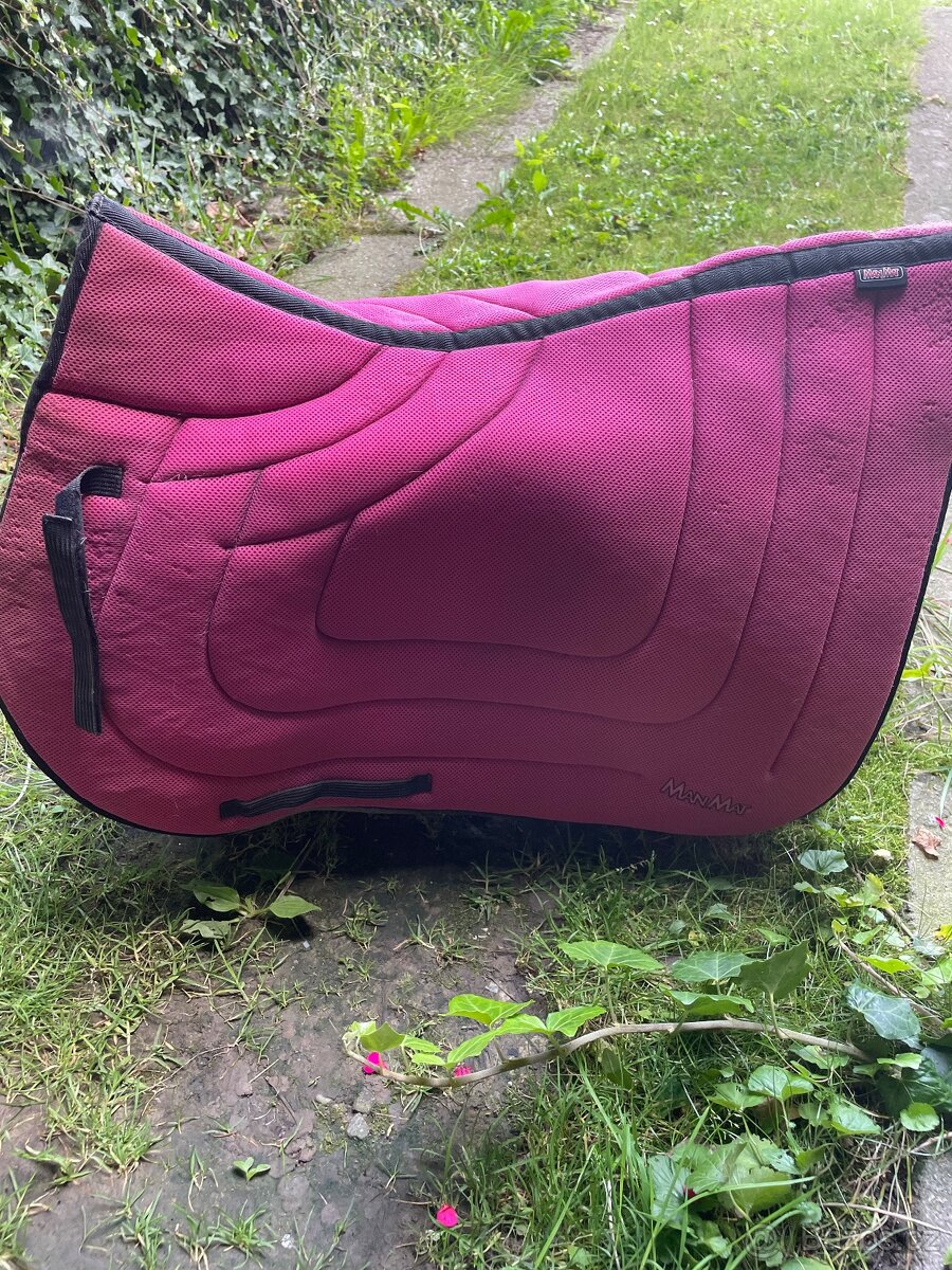 Růžová podsedlovka ManMat