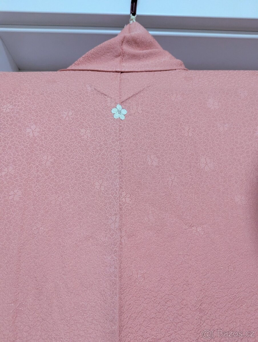 Dámské růžové kimono iromuji s květy