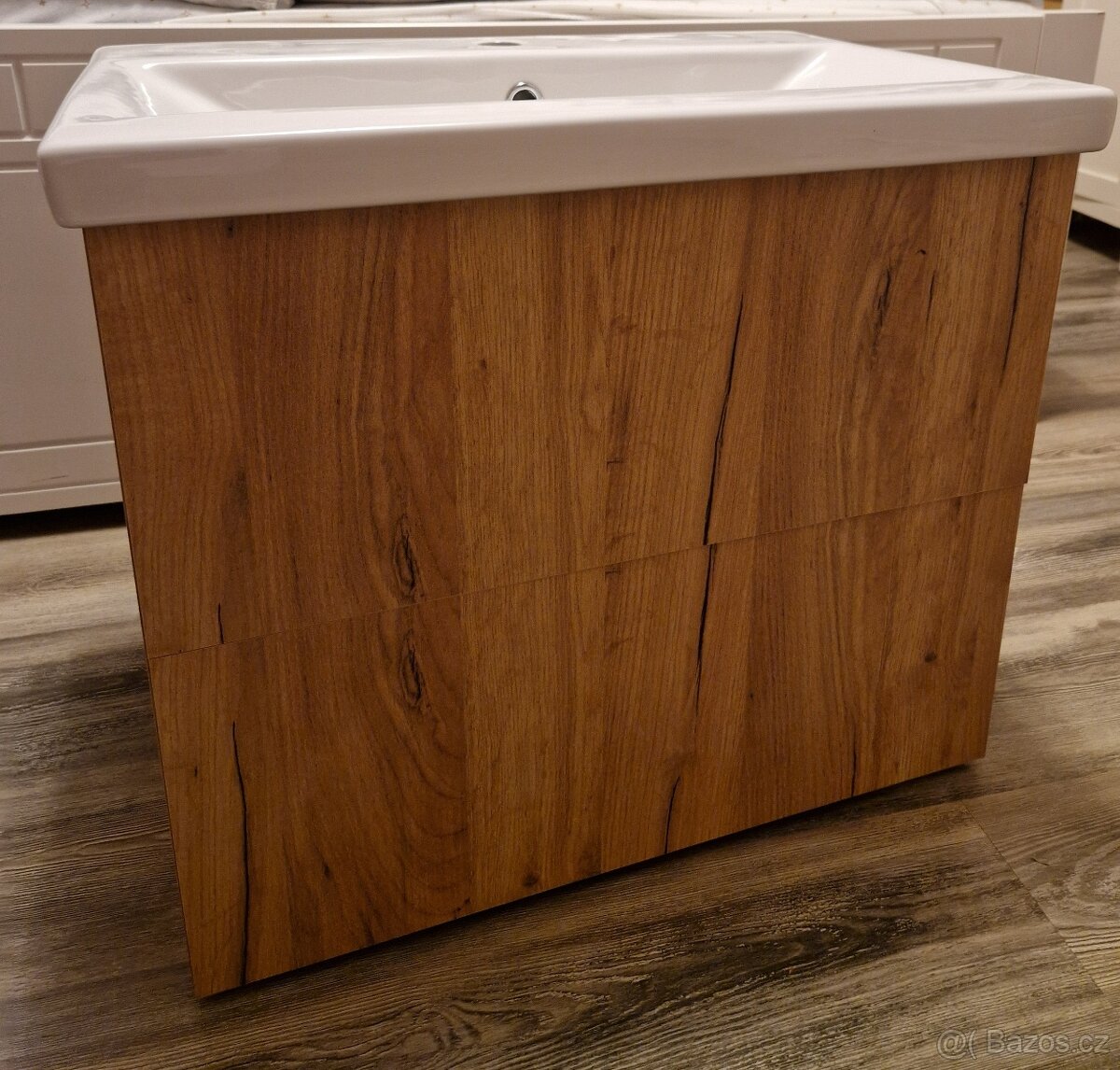 Závěsná skříňka s umyvadlem