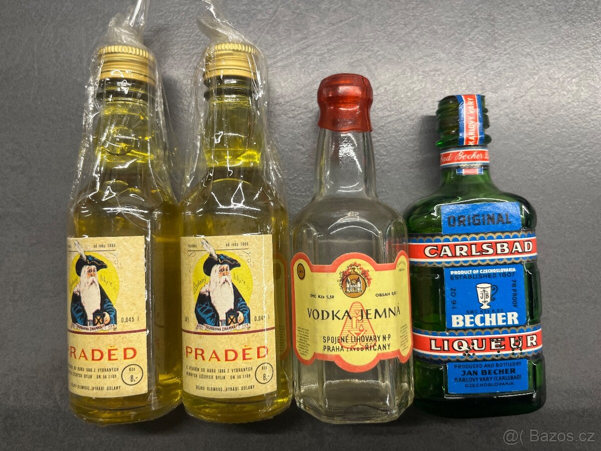 Mini lahvičky s alkoholem 50.-70. léta - 16 kusů