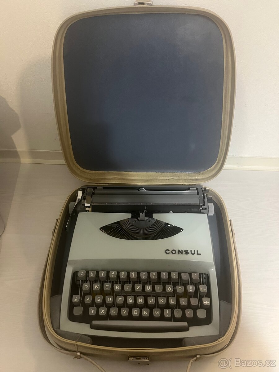 Kufříkový psací stroj Consul