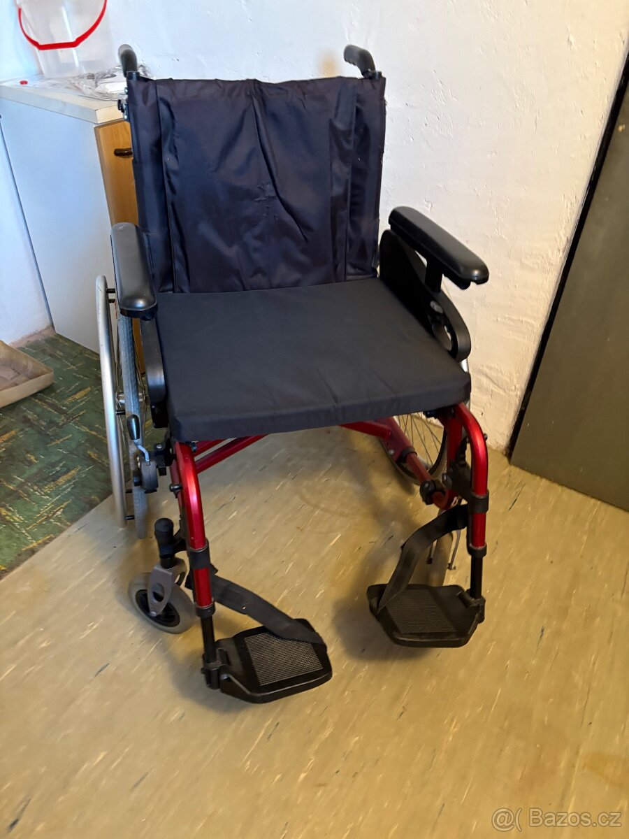 Mechanický invalidní vozík