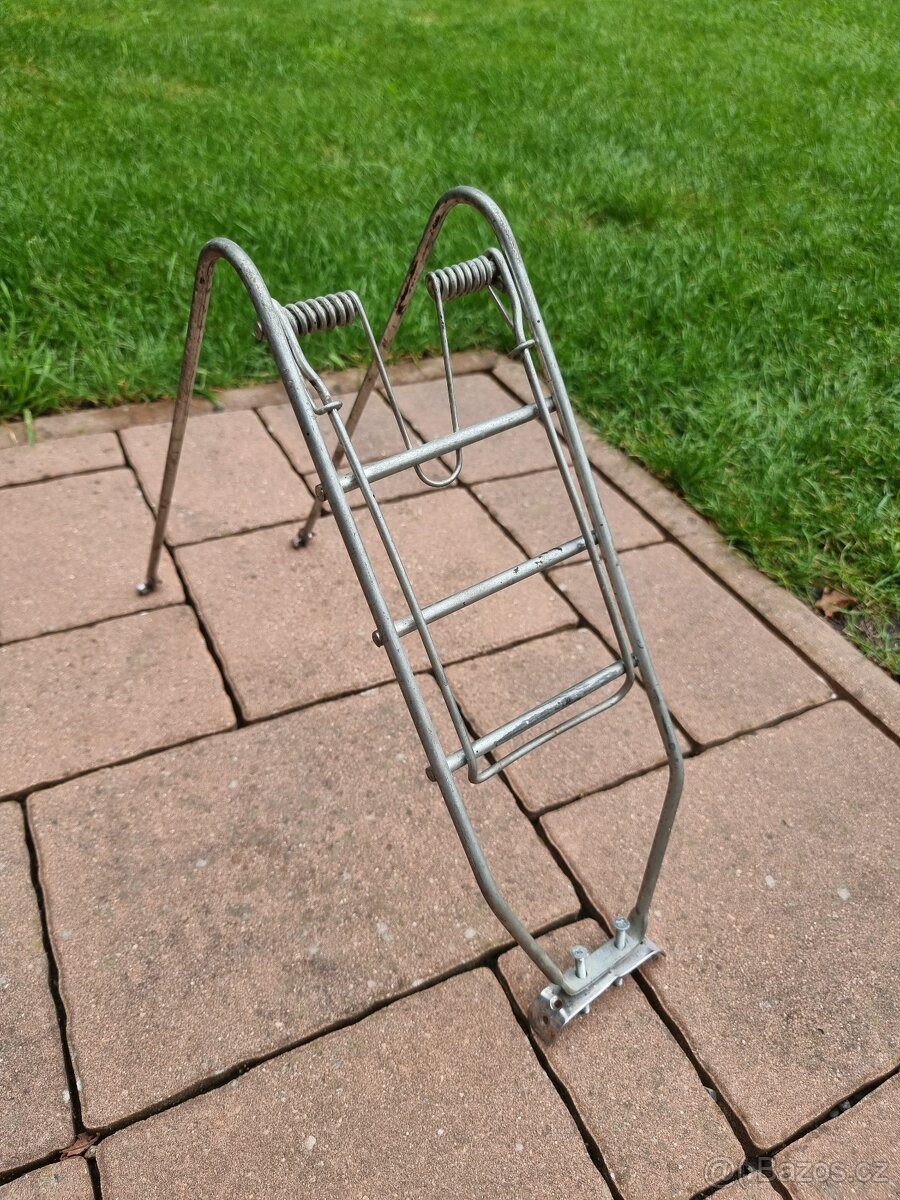 Nosič na kolo stříbrná barva