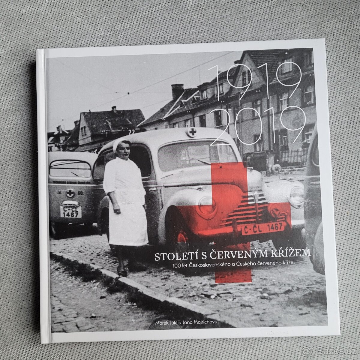 Kniha Století s Červeným křížem