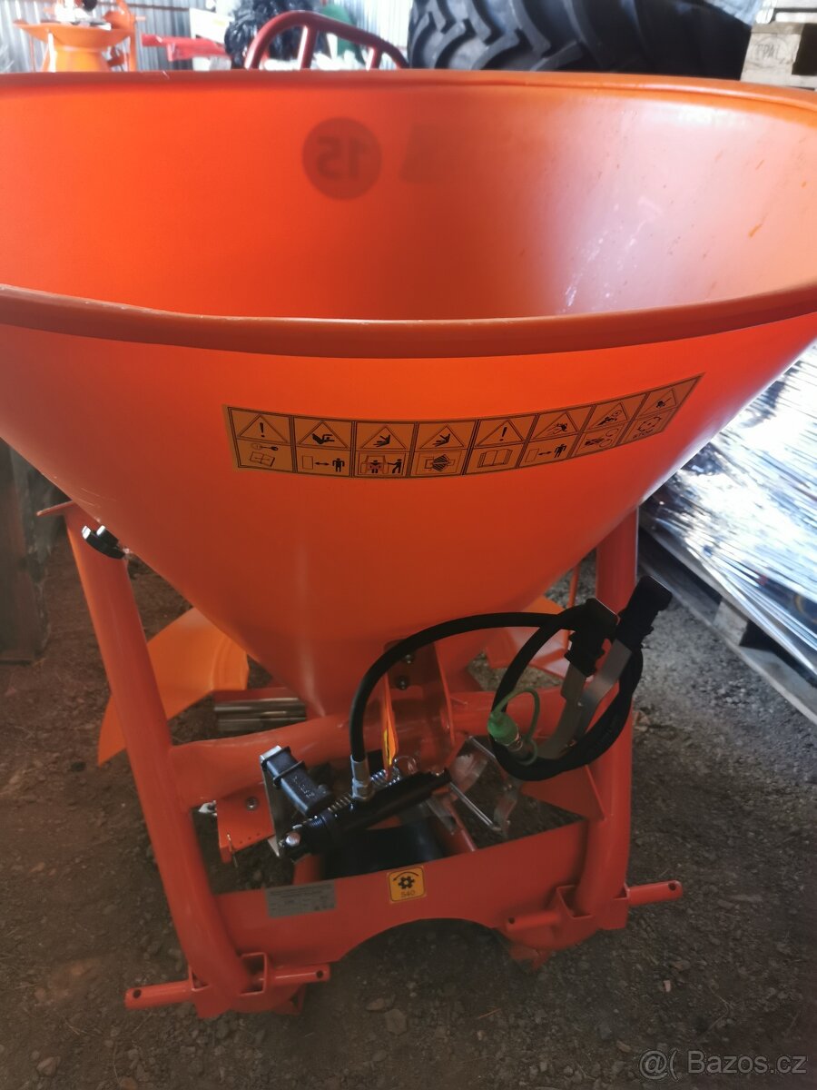 Rozmetadlo prumysloveho hnojivá.