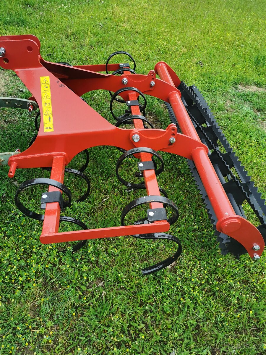 Kultivator kompaktor kombinator.