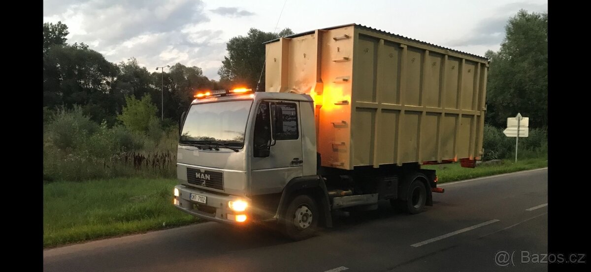 Mobilni kontejner, sklad materialu, garaz, stavebni bunka.