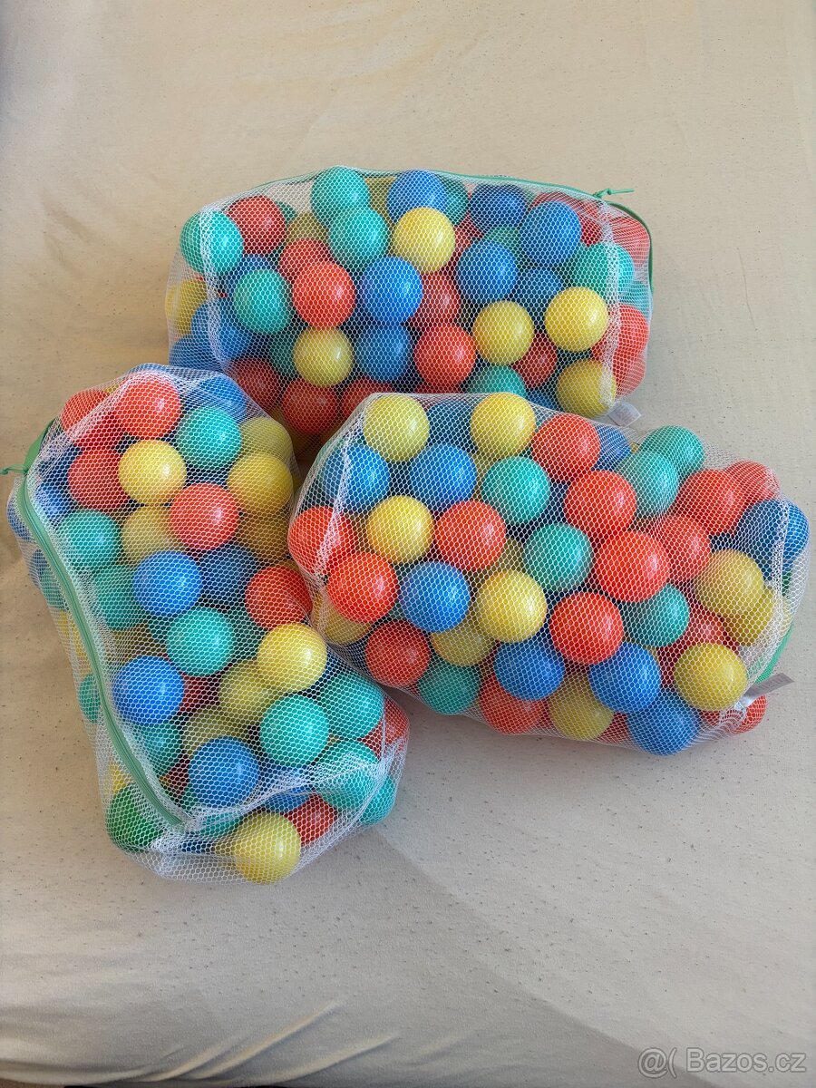 Plastové míčky barevné do bazénku 286 ks