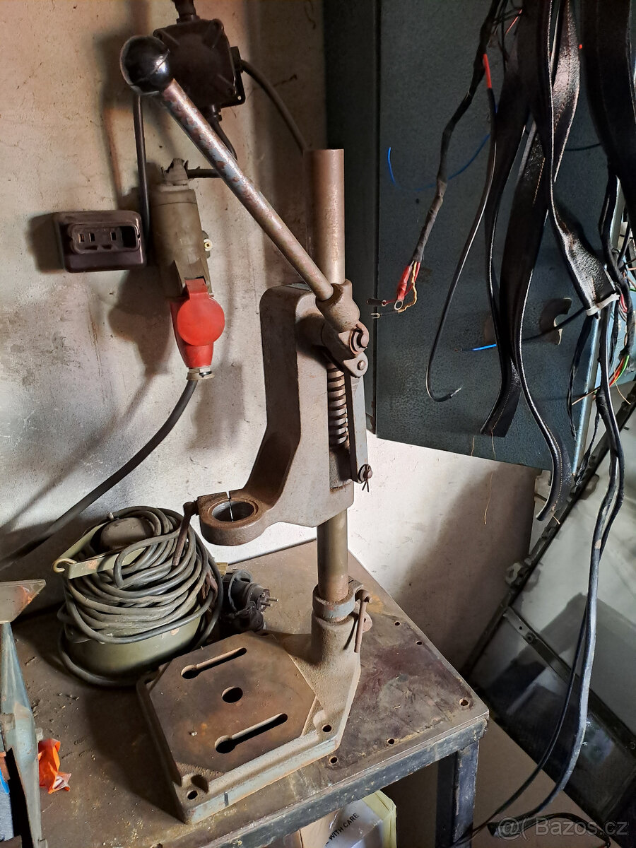 stojan na vrtačku Narex