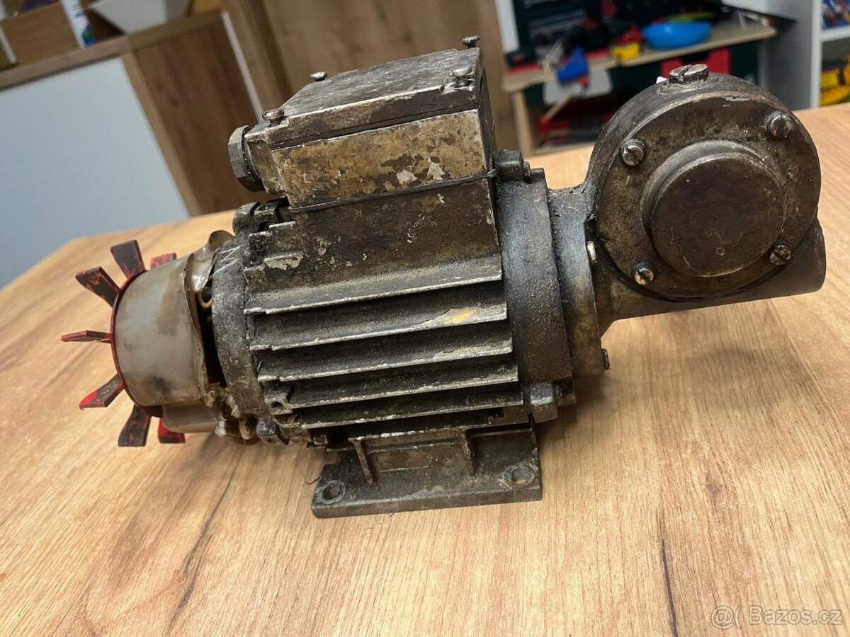 Koupím elektromotor s převodovkou