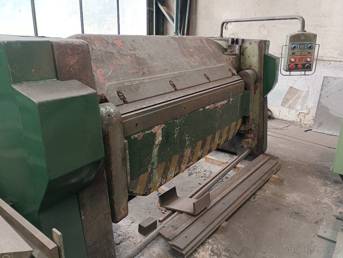 Ohýbačka plechu motorová XOM 2000/6