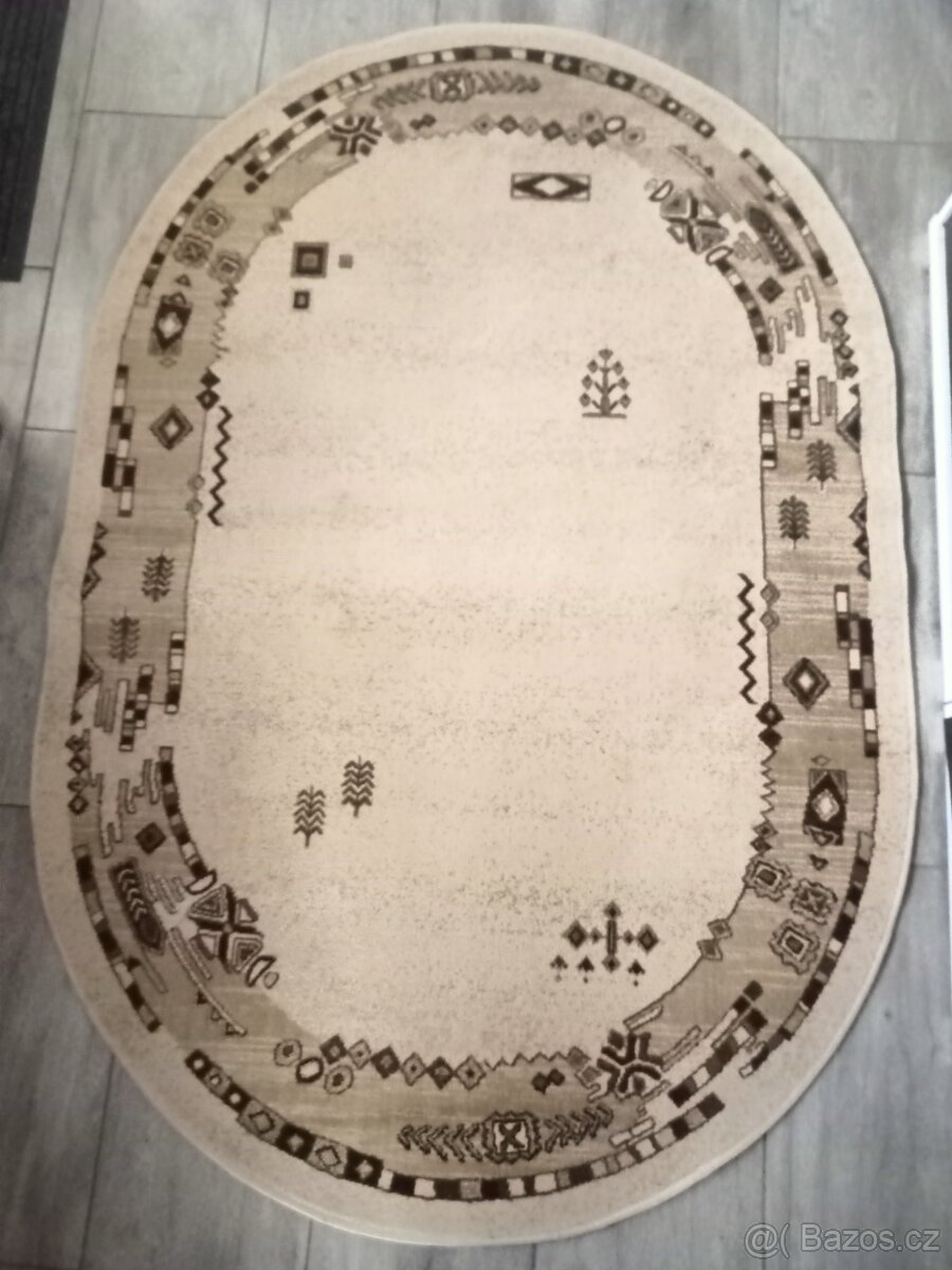 Koberec oválný 195x130 cm