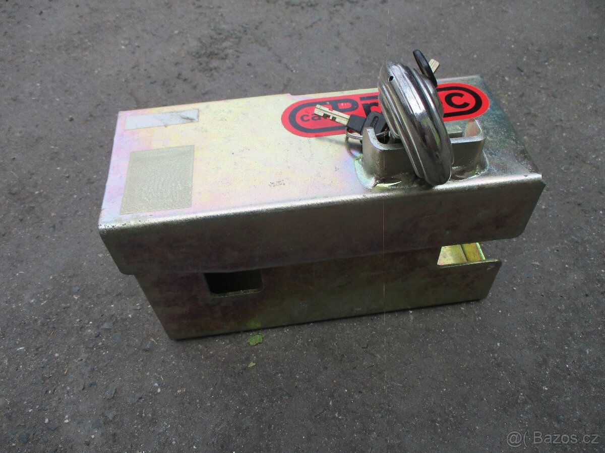 zámek na oj karavanu