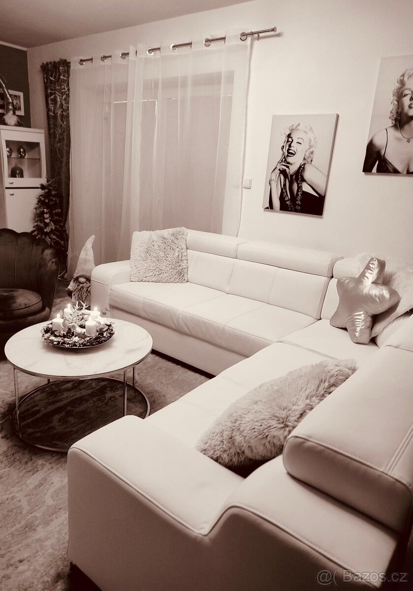 Sedací souprava rohová s lůžkovou úpravou 2,50x3m.